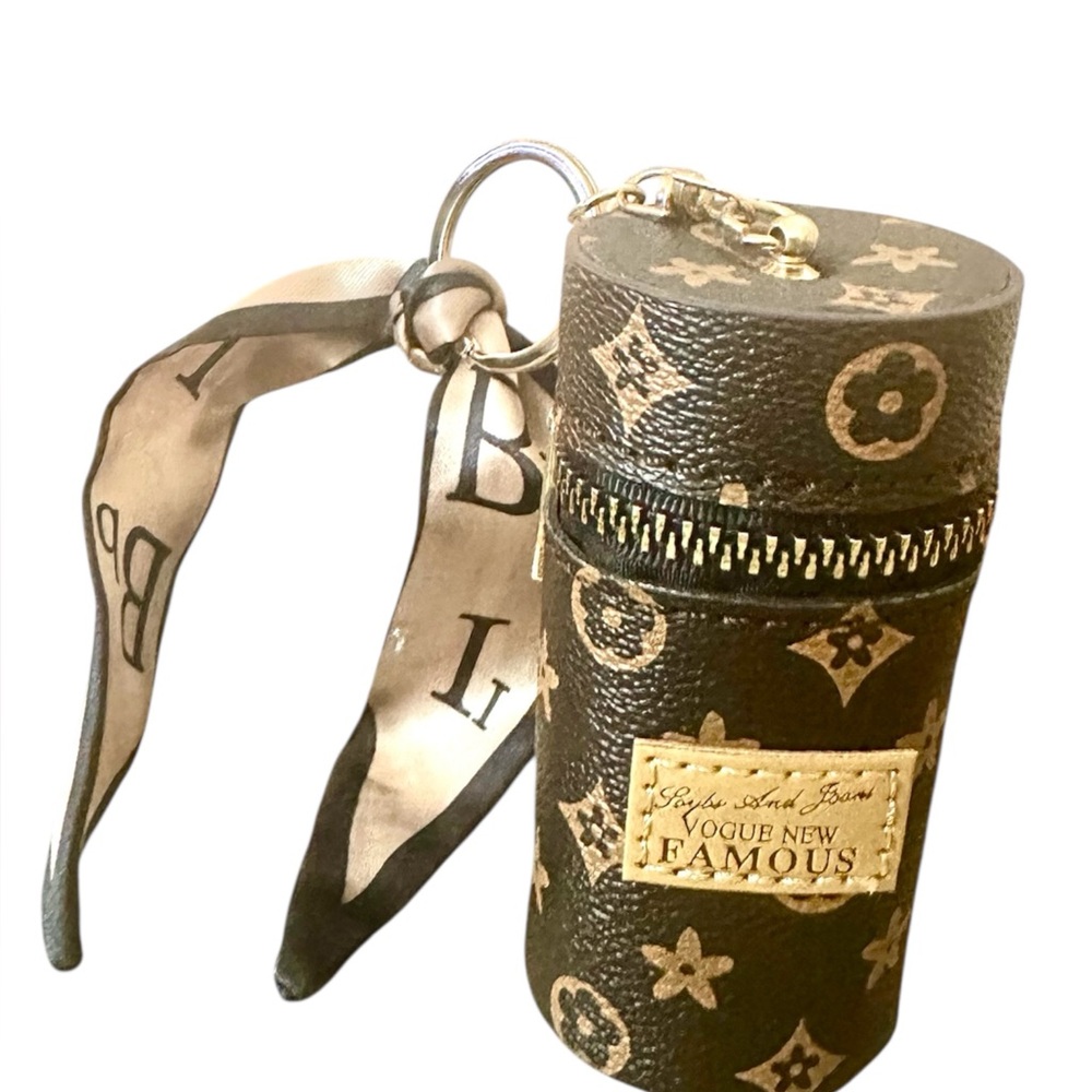 Vogue New Famous Stylish Brown Bag Charm  or Keyring New‎ Storage Inside